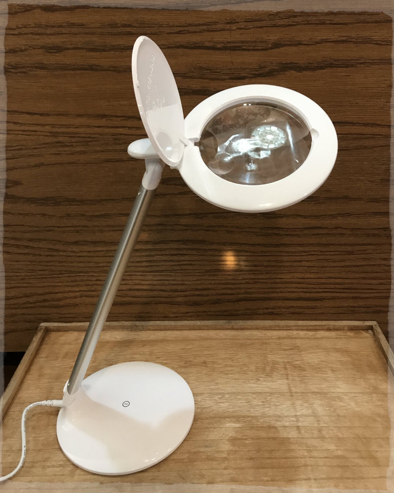 Daylight Halo Table Magnifier & Light -Rechargeable