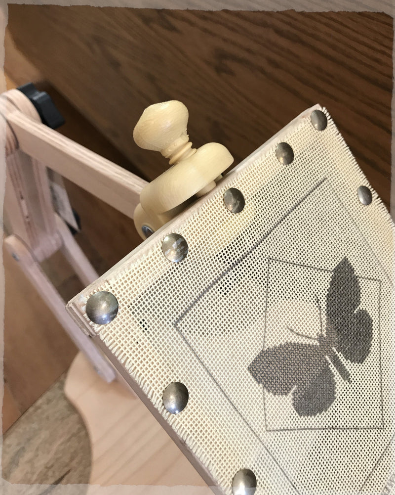 Nurge Adjustable Seated Embroidery Stand